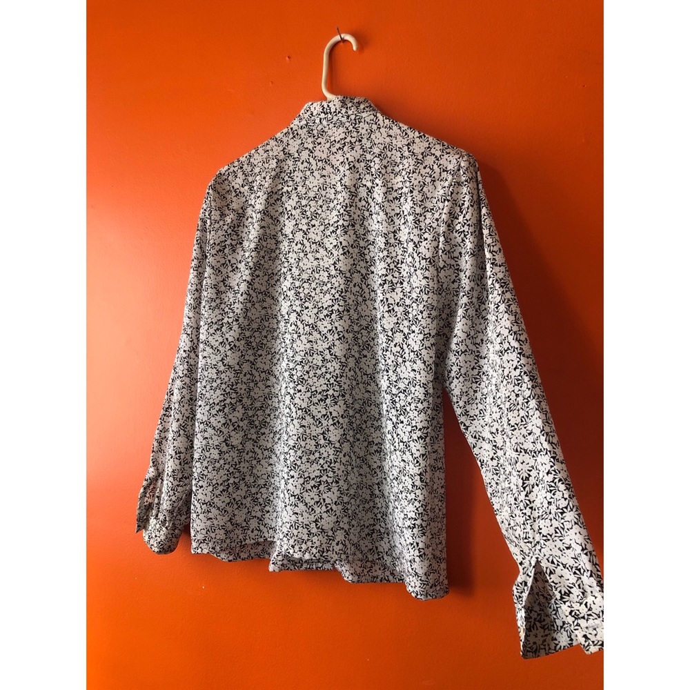 🖤 Unisex Button Down Blouse 🖤 - Picture 2 of 4